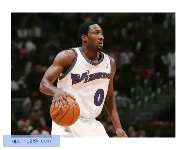 阿里纳斯：库明加不该为勇士效力